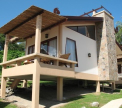 Двухместное бунгало с видом на бассейн двуспальная кровать в Khanom Hill Resort