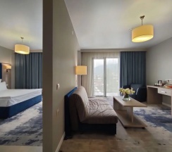 Семейный номер Deluxe с 2 комнатами с балконом и с красивым видом из окна в Sokol