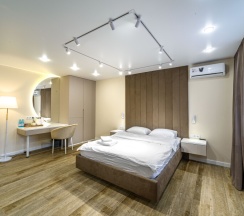 Люкс №11 с террасой в Портал Апартментс