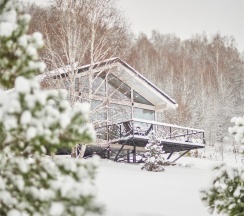 Вилла с террасой и видом на горы в Алтай Пэлас