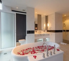 Люкс Honeymoon с балконом в Отель Dara