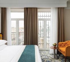 Делюкс с французским балконом в Петровка 26