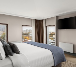 KING DELUXE CITY VIEW ROOM в Chekhoff Hotel Moscow Curio Collection by Hilton