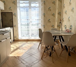 Апартаменты с балконом и с красивым видом из окна в Апартаменты Pskov City Apartments Юбилейная 40