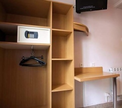Кровать в общем номере в Bastille Hostel