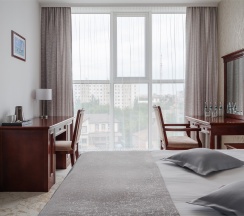 Оптима с двуспальной кроватью в Marins Grand Hotel Астрахань