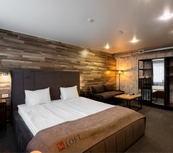Джуниор Сюит c двуспальной кроватью и гидромассажной ванной в Loft