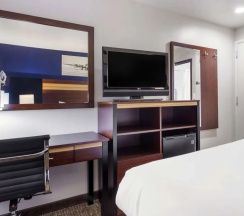 Двухместный номер Standard двуспальная кровать в Avion Inn Near LGA Airport, Ascend Hotel Collection