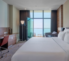 Номер Executive на клубном этаже, с видом на море – с двуспальной кроватью в Pullman Sochi Centre
