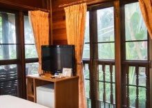 Двухместный Thai House Cottage двуспальная кровать в Samed Grandview Resort