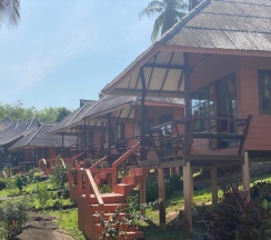 Двухместное бунгало с видом на море двуспальная кровать в Kinnaree Resort Koh Kood
