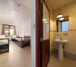 Двухместный номер Standard двуспальная кровать в Tribee Kinh Hostel & Bar