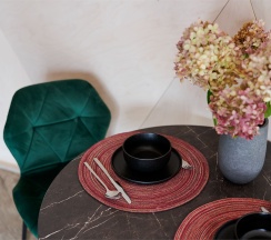 Сфера с видом на озеро с купелью в Аномалия