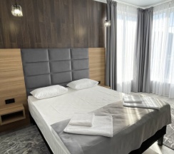 Коттедж с 3 комнатами с балконом и с красивым видом из окна в Borville