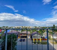 Апартаменты c 1 комнатой с балконом в Квартира Зеленый сканди