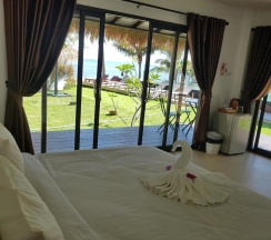Семейное бунгало с видом на море в Sunrise Beach Resort