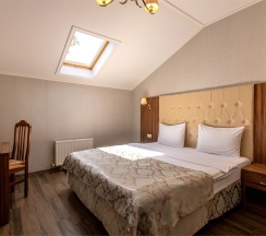 Номер первой категории "Без балкона мансарда" в Mari