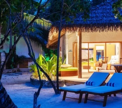 Двухместный полулюкс Beach (двуспальная кровать) в Курорт Cinnamon Dhonveli Maldives