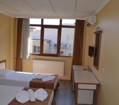 Двухместный номер Economy с красивым видом из окна двуспальная кровать в Ayvalik Palas Hotel