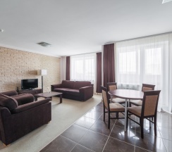 Апартаменты Superior c 1 комнатой с балконом и с красивым видом из окна в Комплекс апартаментов Комфорт