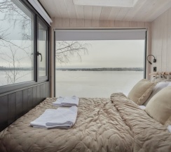 Studio panorama "queen size на двоих (панорамное окно + мансардное) в 4 стихии