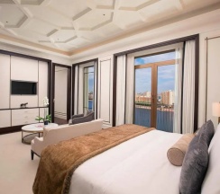 Двухместный люкс St. Regis с балконом двуспальная кровать в The St. Regis Astana