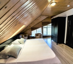 34 - Двухместный мансардный номер с боковым видом на море в Азов Инн