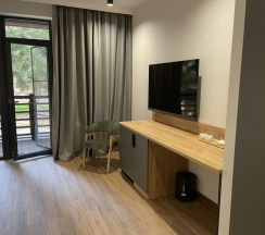 Номер Comfort с балконом и с красивым видом из окна в Charlet Monte