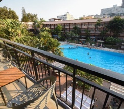 Двухместный номер Standard с балконом двуспальная кровать в Basaya Beach Hotel & Resort