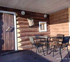 Коттедж с балконом и с красивым видом из окна в Гостевой дом