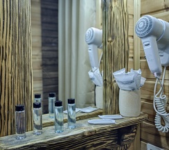 Двухместный люкс с балконом и с видом на море двуспальная кровать в Exclusive Hotel&Apartments