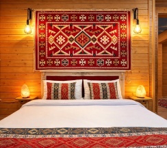 Двухместный комфорт с общей террасой и видом на горы | 2 этаж в Hayat Haus