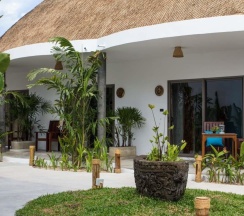 Бунгало с видом на сад в Отель Secret Garden Beach Resort