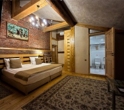 Улучшенный двухместный номер (без окна) в Маросейка 2/15