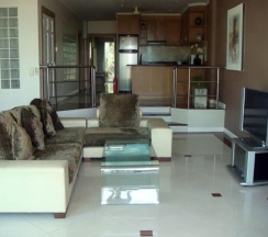 Апартаменты с 2 комнатами с балконом в Westbury Residence