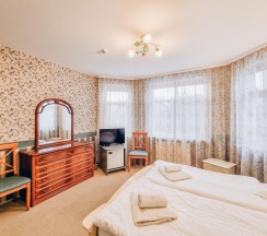 Комната улучшенная с 1 двуспальной кроватью в Гренч