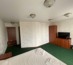 1. Однокомнатный, с видом на Монастырскую площадь в Боровница