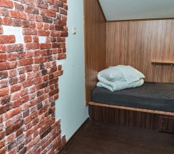 Кровать в 6-местном общем номере в Юсенги