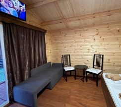 Трёхместный номер Economy с балконом и с красивым видом из окна в Holiday park