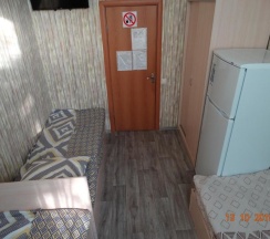 Кровать в общем номере (мужской номер) в Валдай