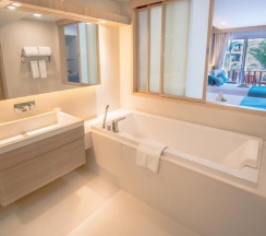Трёхместный номер Pool Access Deluxe в Phuket Graceland Resort And Spa
