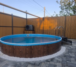 Коттедж с 3 спальнями и подогреваемым бассейном на отдельном участке в Премьер