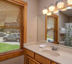 Коттедж с 5 комнатами в Marsh-Mellow Manor 5 Bedroom House