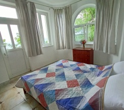 Двухместный номер Superior с балконом и с красивым видом из окна двуспальная кровать в Вилла Акация