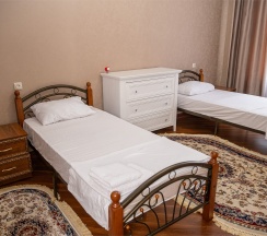 Двухкомнатный номер с двумя раздельными  кроватями в Великий Каспий