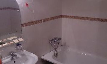 Однокомнатный комфортный номер с одной двуспальной или двумя односпальными кроватями в Люкс