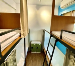 Кровать в общем номере (женский номер) с балконом и рядом с пляжем в Bayhouse Hostel Penghu