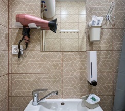 Номер с двумя раздельными кроватями и собственной ванной комнатой в Goldie Home