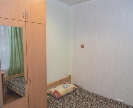 Кровать в 4-местном общем женском номере в Гермес