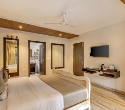 Двухместный люкс двуспальная кровать в Skon Morjim Beach Resort by Orion Hotels